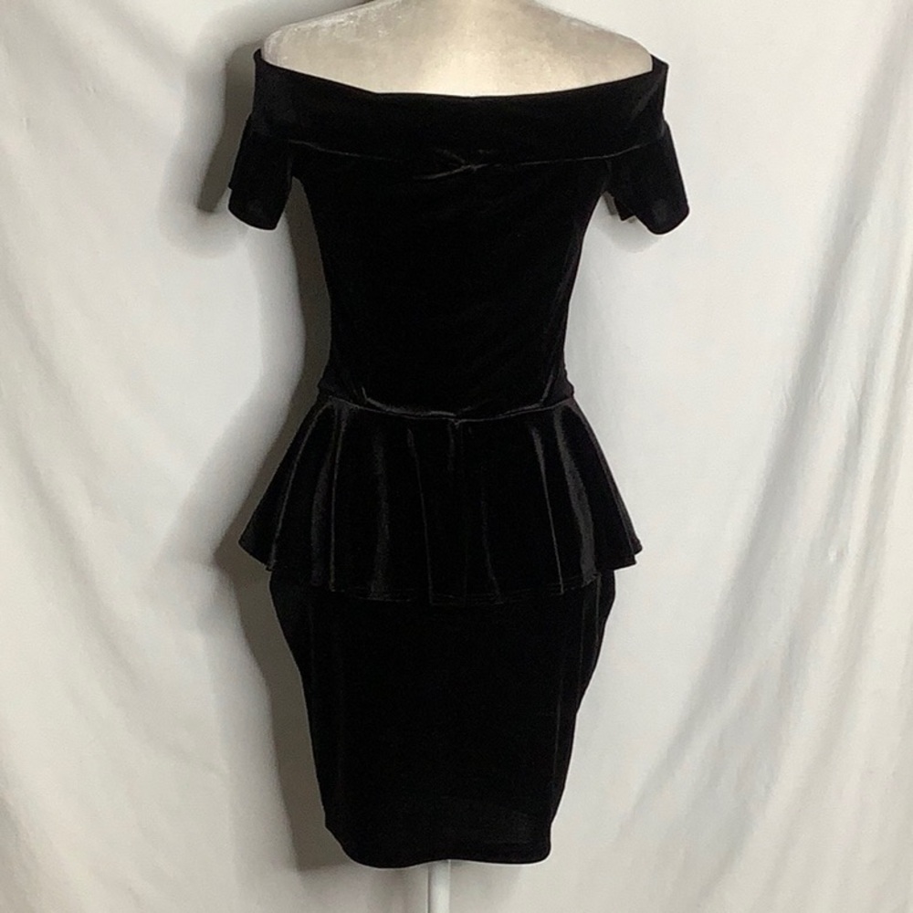 Elegant Black Velvet Peplum Off Shoulder Dress Size M Whimsigoth Vintage - Picture 2 of 16